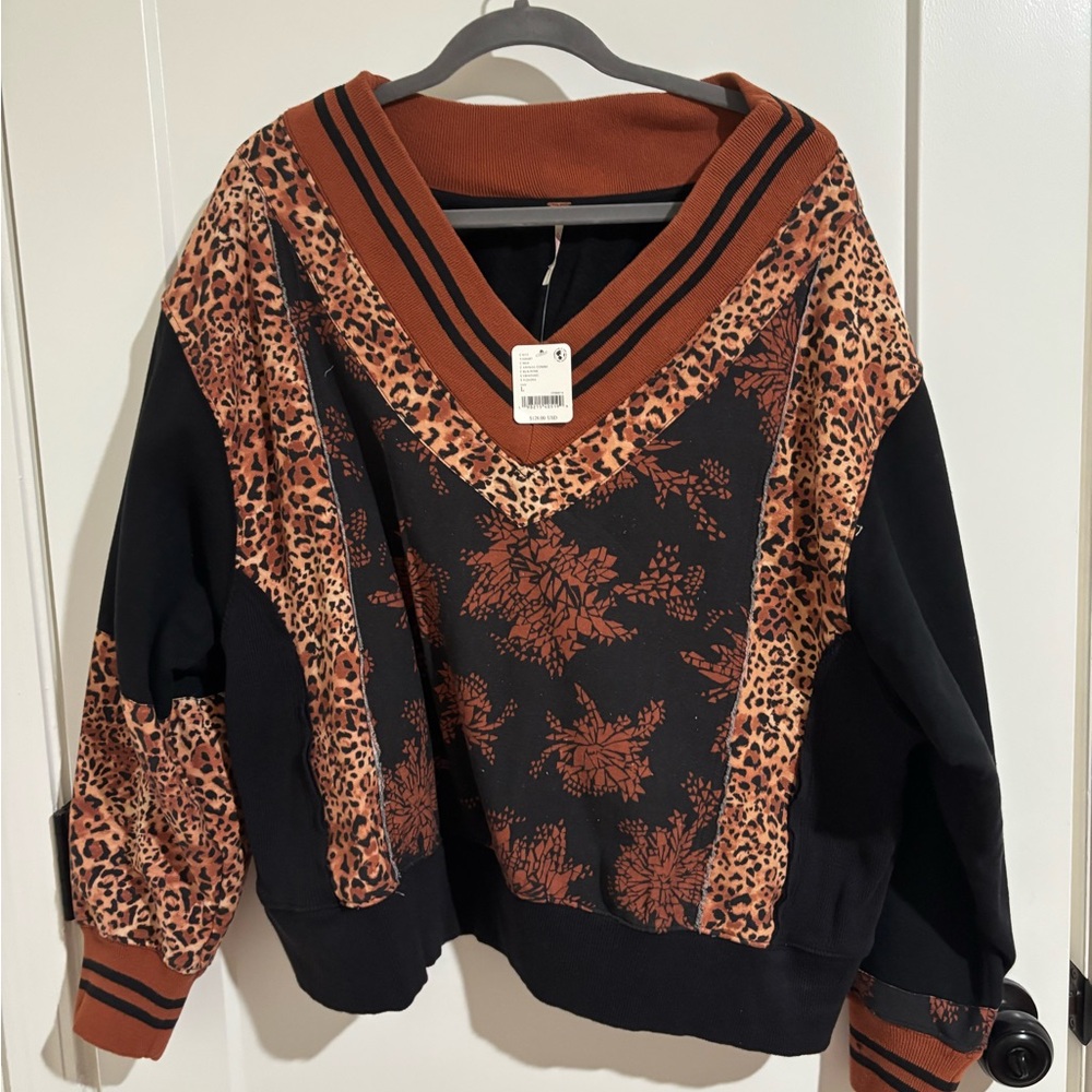 Leopard Print V-Neck Sweater - Picture 3 of 6